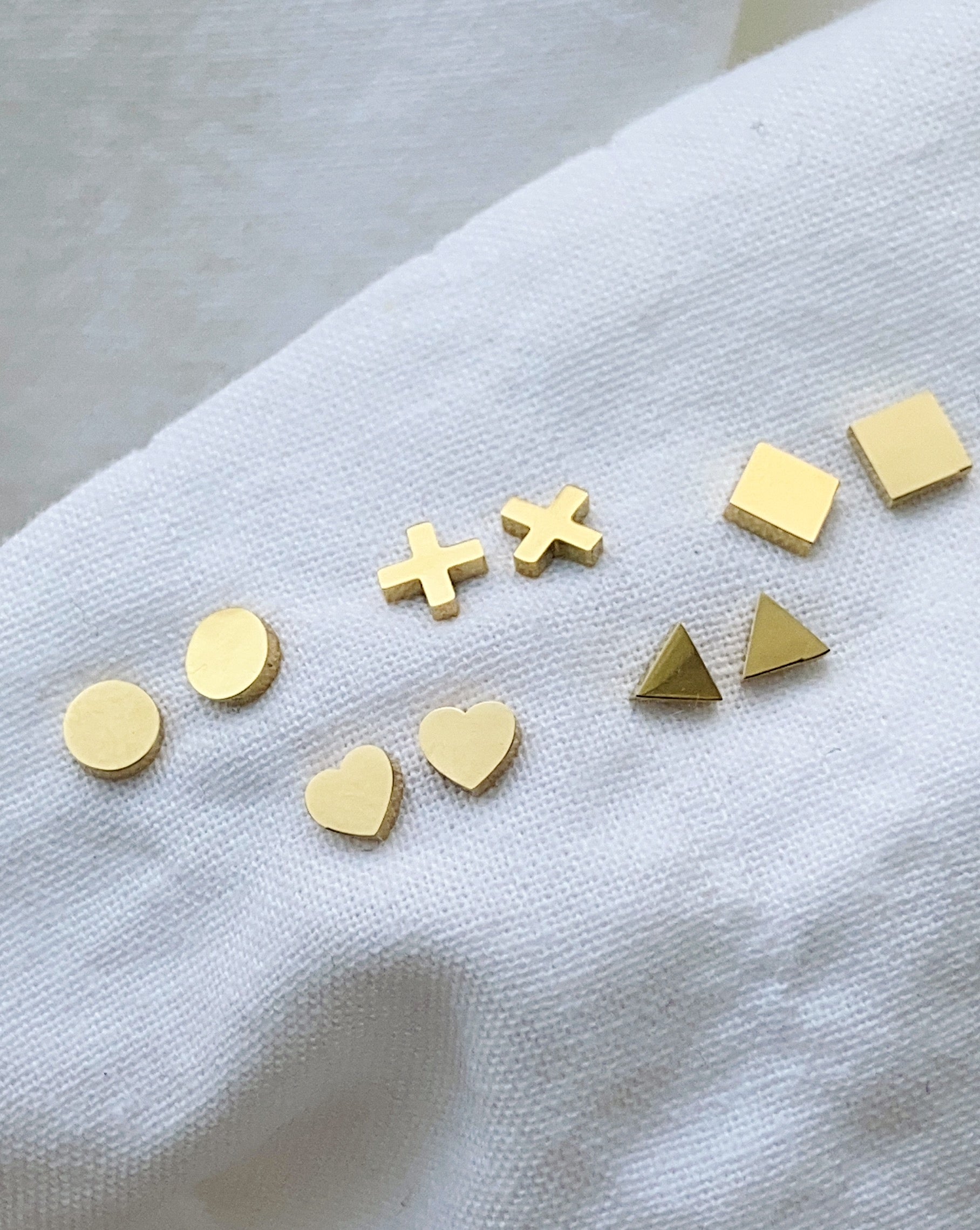 GABRIELLE Heart Stud Earring | Heart Stud Earring | FLEURENZ